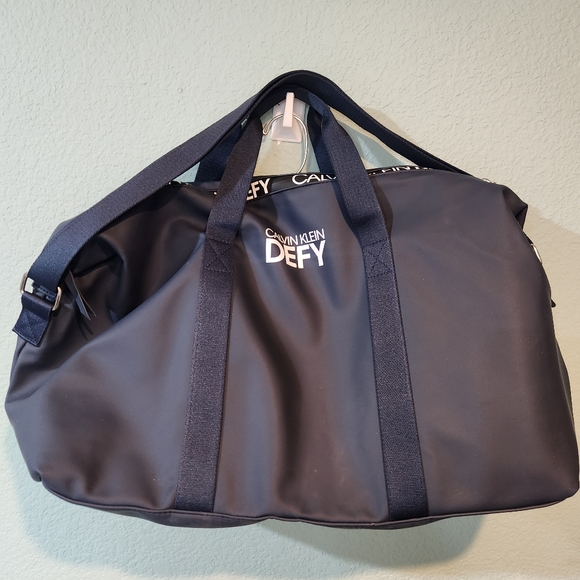 Calvin Klein Defy Duffle Weekender Travel Carry-On Sport Tote Gym Bag Navy Blue - Picture 4 of 8
